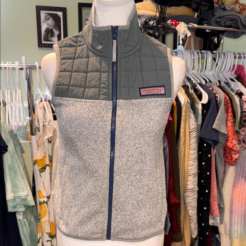 Vineyard Vines Gray zip up sweater vest size small